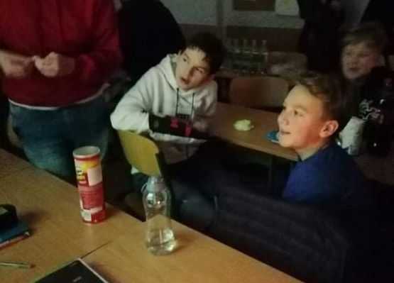 Fotorelacja z zabawy andrzejkowej klasy 7a grafika