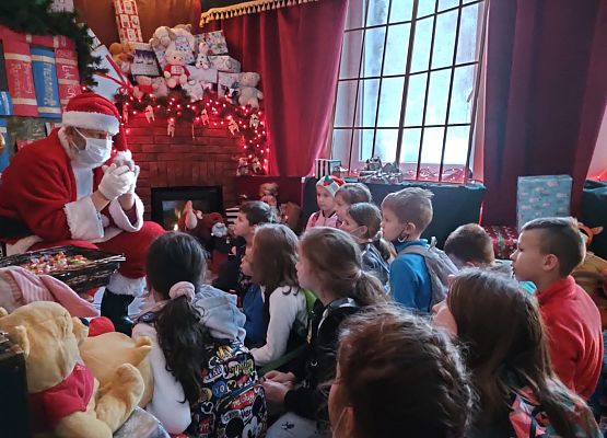 Klasy 1-3 na Przystanku Świętego Mikołaja w Drzewinie grafika