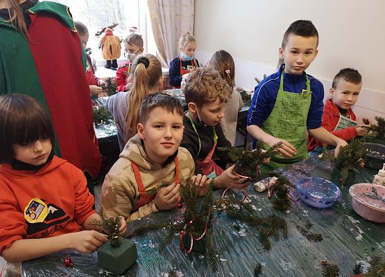 Klasy 1-3 na Przystanku Świętego Mikołaja w Drzewinie grafika