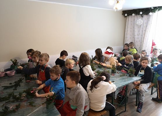 Klasy 1-3 na Przystanku Świętego Mikołaja w Drzewinie grafika