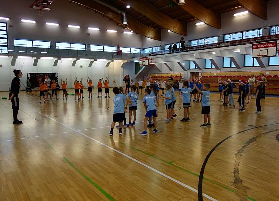 Zawody sportowe dla klas I grafika