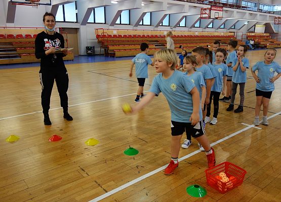 Zawody sportowe dla klas I grafika