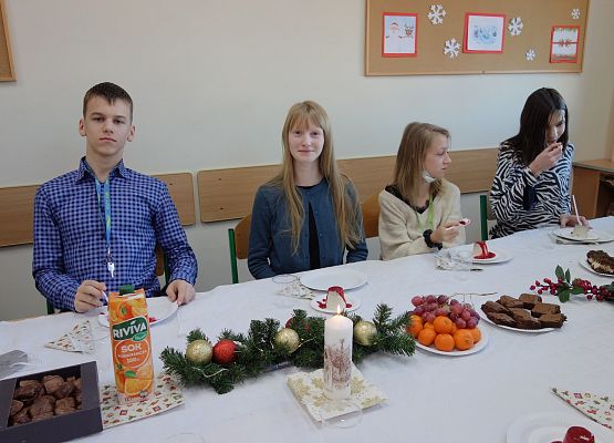 Fotorelacja z wigilii klasowej 7b grafika