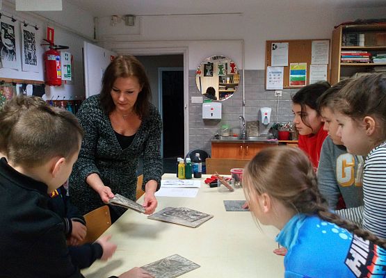 Warsztaty plastyczne "Spotkanie z grafiką – linoryt” grafika