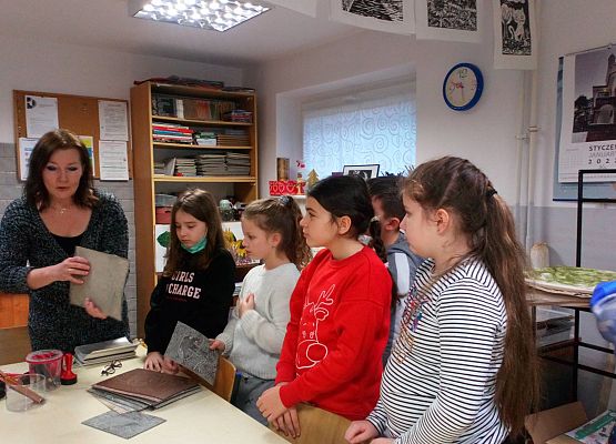 Warsztaty plastyczne "Spotkanie z grafiką – linoryt” grafika