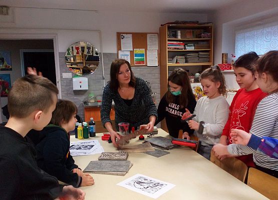 Warsztaty plastyczne "Spotkanie z grafiką – linoryt” grafika