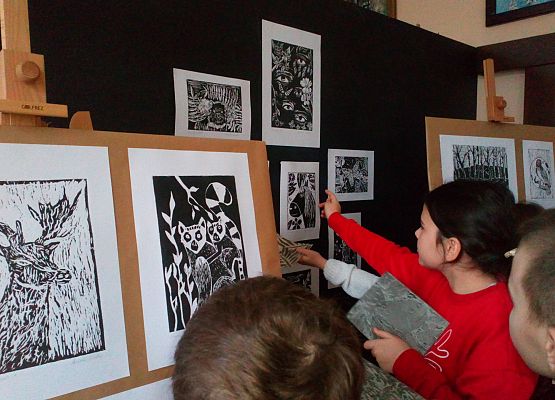 Warsztaty plastyczne "Spotkanie z grafiką – linoryt” grafika