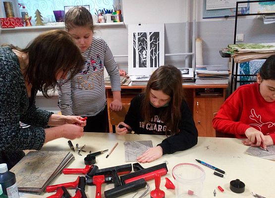 Warsztaty plastyczne "Spotkanie z grafiką – linoryt” grafika