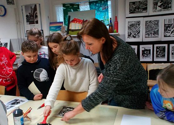 Warsztaty plastyczne "Spotkanie z grafiką – linoryt” grafika