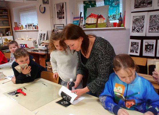 Warsztaty plastyczne "Spotkanie z grafiką – linoryt” grafika