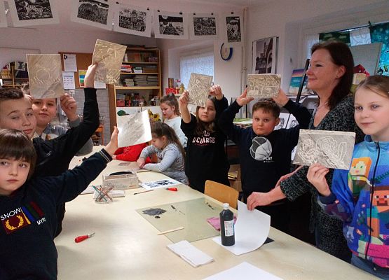 Warsztaty plastyczne "Spotkanie z grafiką – linoryt” grafika