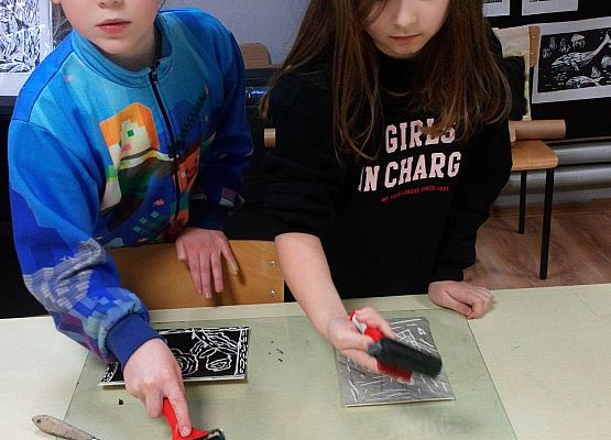 Warsztaty plastyczne "Spotkanie z grafiką – linoryt” grafika