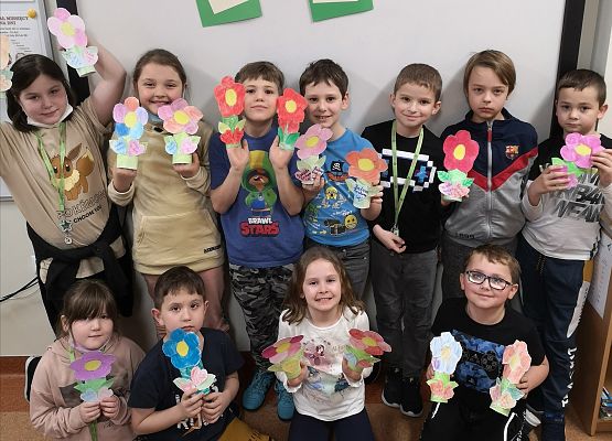 Upominki dla Dziadków w wykonaniu uczniów klasy 2a i moc życzeń  grafika