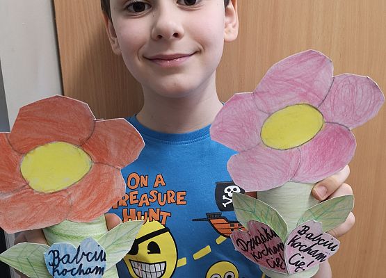 Upominki dla Dziadków w wykonaniu uczniów klasy 2a i moc życzeń  grafika