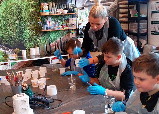 Warsztaty plastyczne „Pouring acryling” grafika