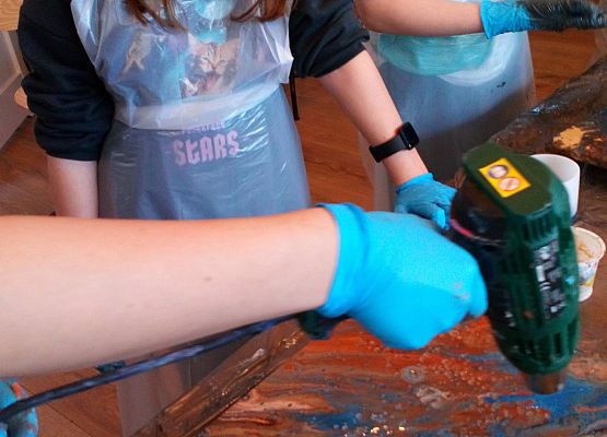 Warsztaty plastyczne „Pouring acryling” grafika