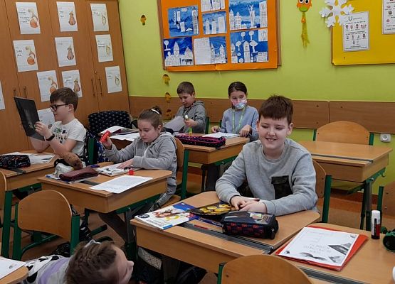 Dzień Bezpiecznego Internetu w klasie 2b grafika