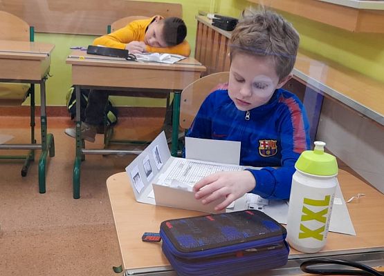 Dzień Bezpiecznego Internetu w klasie 2b grafika