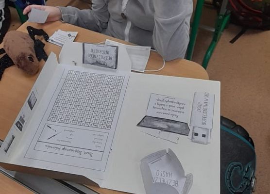 Dzień Bezpiecznego Internetu w klasie 2b grafika