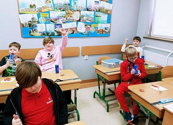 Walentynki w klasie 4 grafika