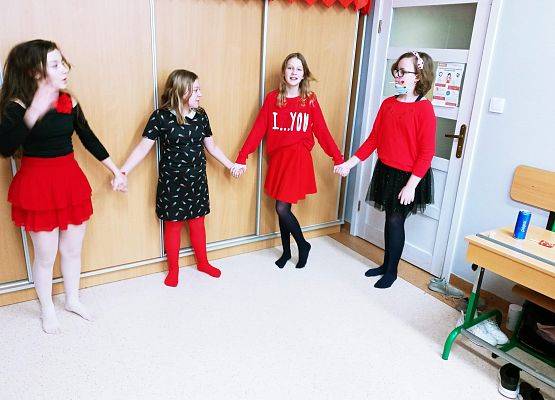 Walentynki w klasie 4 grafika