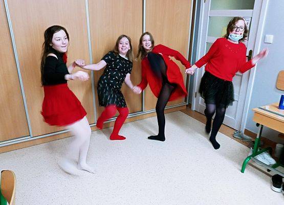 Walentynki w klasie 4 grafika