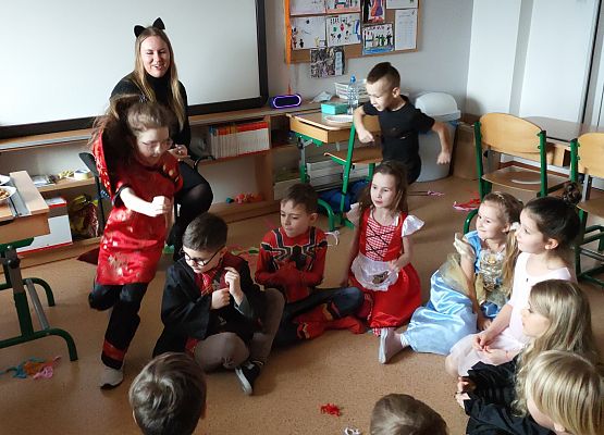 Bal karnawałowy kl.1 grafika