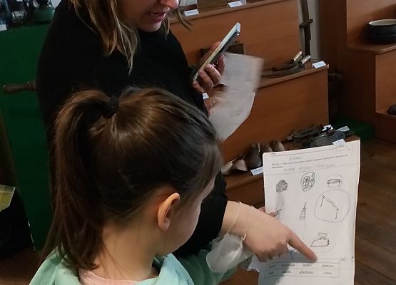 "Pamiątki z przeszłości” – lekcja muzealna kl.I grafika