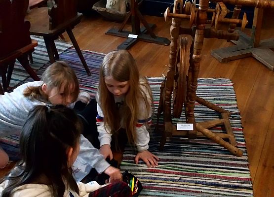 "Pamiątki z przeszłości” – lekcja muzealna kl.I grafika