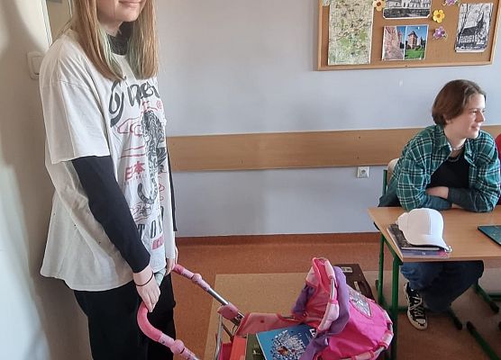 Dzień bez plecaka grafika