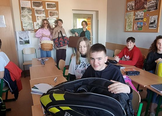 Dzień bez plecaka grafika