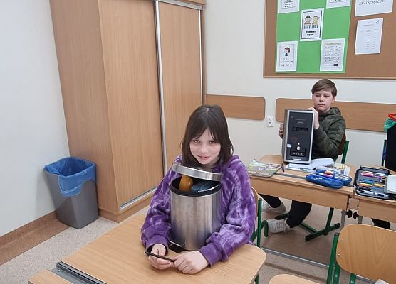 Dzień bez plecaka grafika