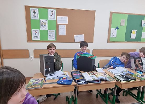 Dzień bez plecaka grafika