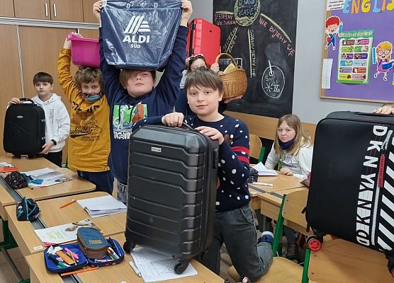 Dzień bez plecaka grafika