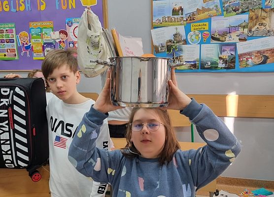 Dzień bez plecaka grafika