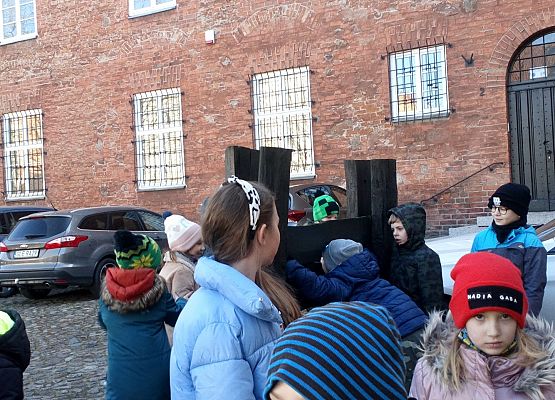 Klasy drugie w Muzeum Miejskim grafika