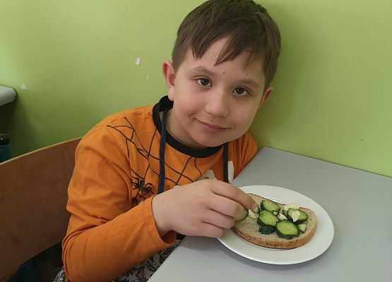 Wiosenne kanapki w wykonaniu uczniów klasy 2a - fotorelacja grafika