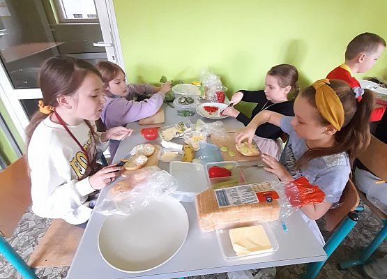 Kanapki uczniów klasy 2b grafika