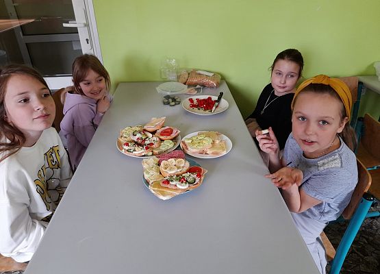 Kanapki uczniów klasy 2b grafika