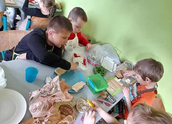 Kanapki uczniów klasy 2b grafika