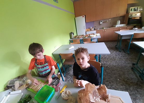 Kanapki uczniów klasy 2b grafika