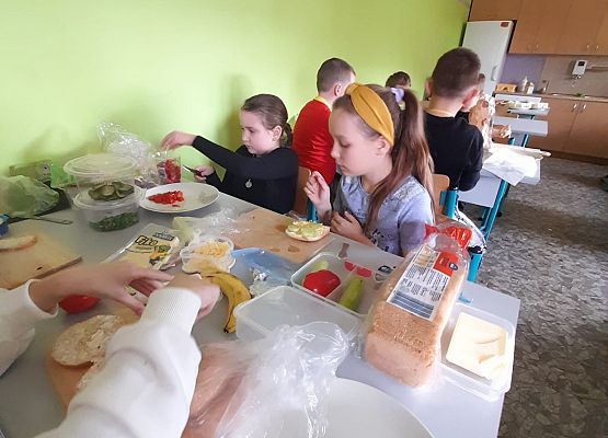 Kanapki uczniów klasy 2b grafika