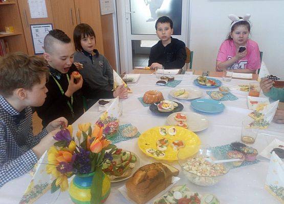 Śniadanie wielkanocne w klasach 1-3 grafika