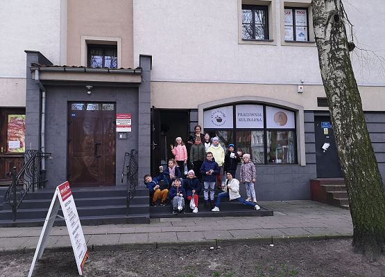 Klasa 2a na warsztatach w pracowni kulinarnej grafika