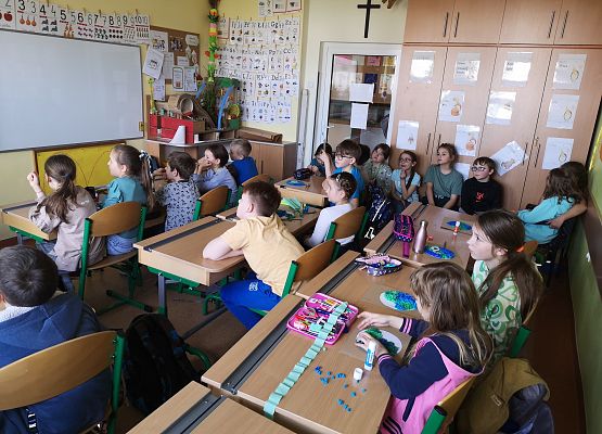 Tak uczniowie klas drugich obchodzą Dzień Ziemi - fotorelacja grafika