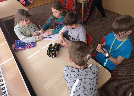 Tak uczniowie klas drugich obchodzą Dzień Ziemi - fotorelacja grafika