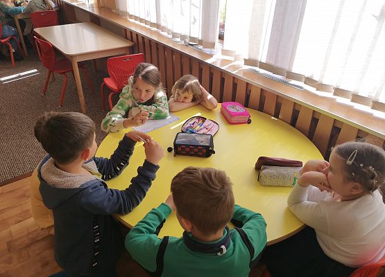 Tak uczniowie klas drugich obchodzą Dzień Ziemi - fotorelacja grafika