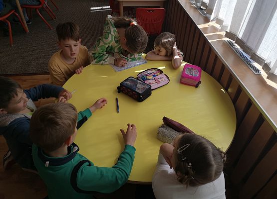 Tak uczniowie klas drugich obchodzą Dzień Ziemi - fotorelacja grafika