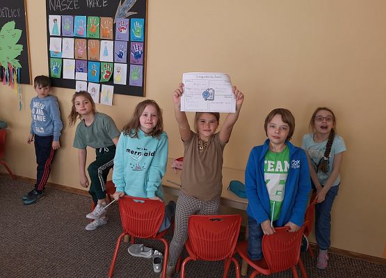 Tak uczniowie klas drugich obchodzą Dzień Ziemi - fotorelacja grafika