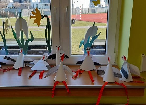 Wiosenne bociany klasy 2b grafika